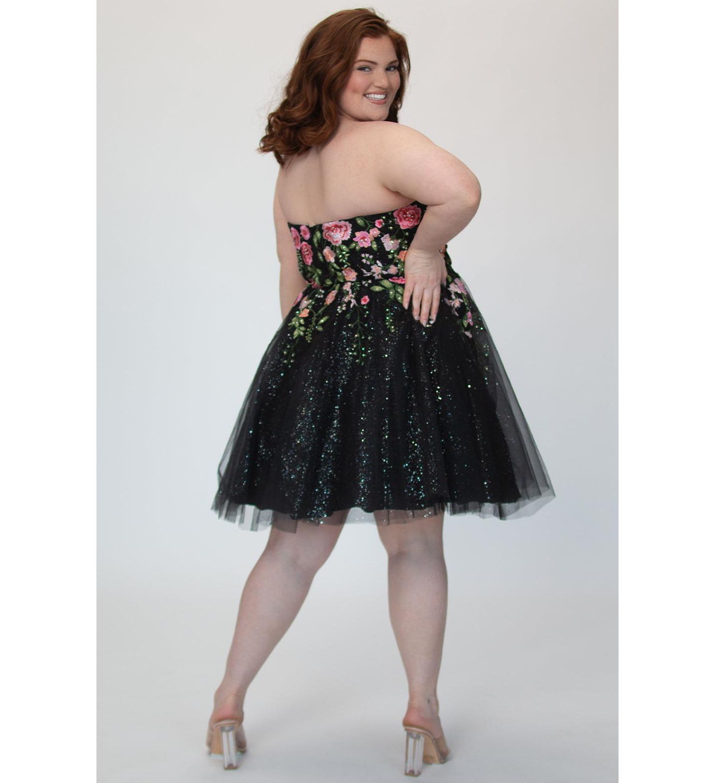 Женское платье Sydney's Closet Plus Size Strapless Floral Embroidered Sparkle Tulle Short Party, цвет: Чёрный с принтом — фото 2