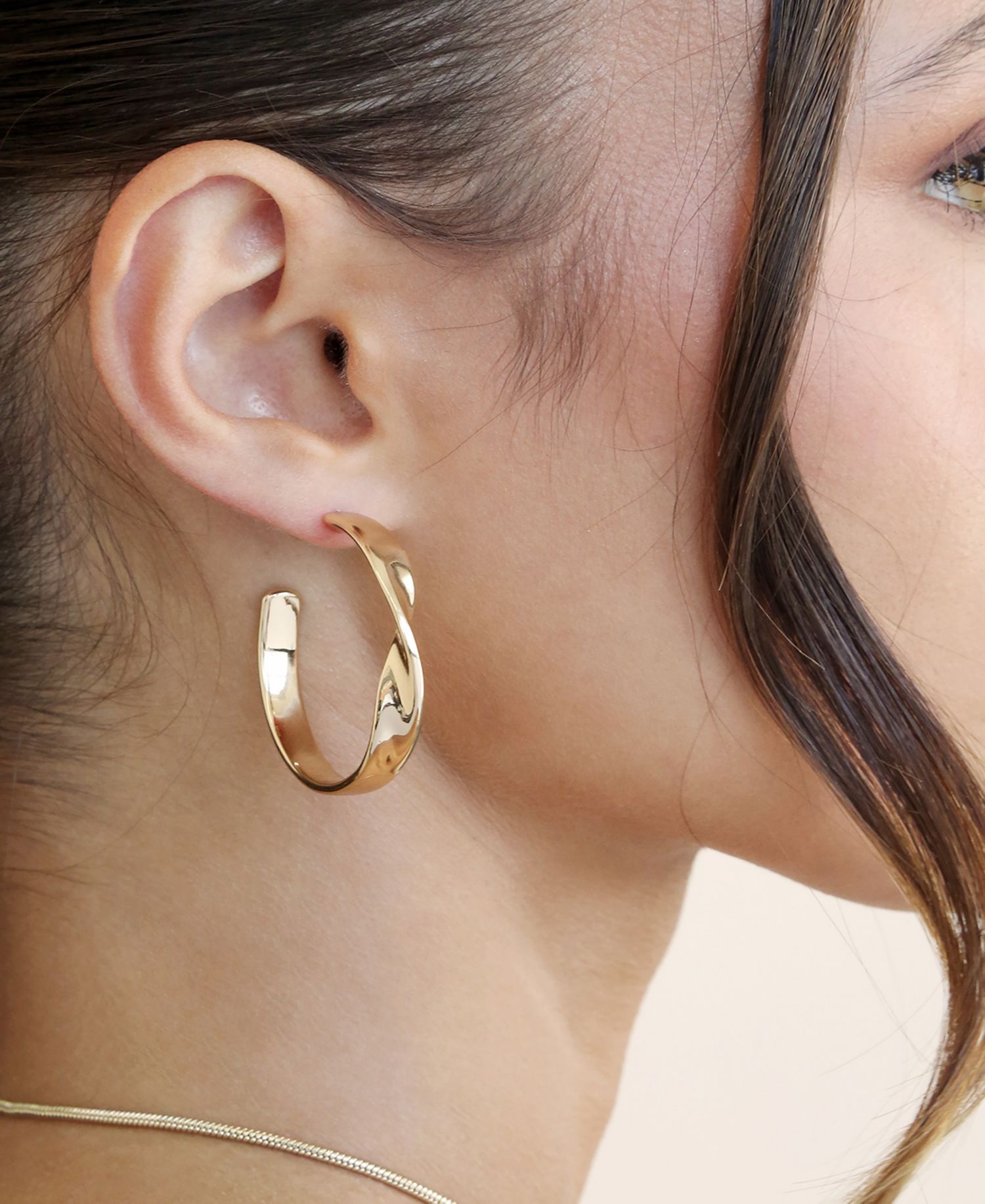 Heirloom Twist Medium Hoops Earrings