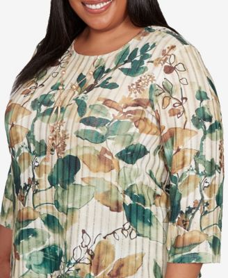 Plus Size Mount Laurel Abstract Leaf Sharkbite Hem Pull On Top with Necklace