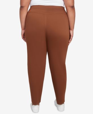 Plus Size Mount Laurel Allure Front Pocket Pull On Short Length Pants