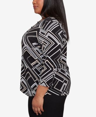 Plus Size As Usual Geometric Textured Top with Necklace