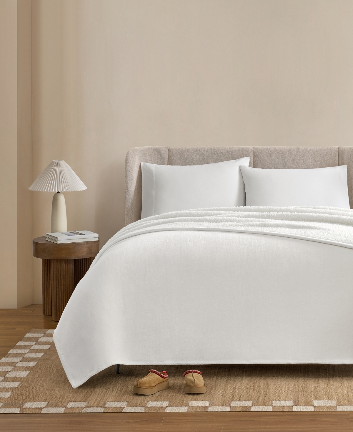 Ugg Avery Faux Fur Blanket, King In White
