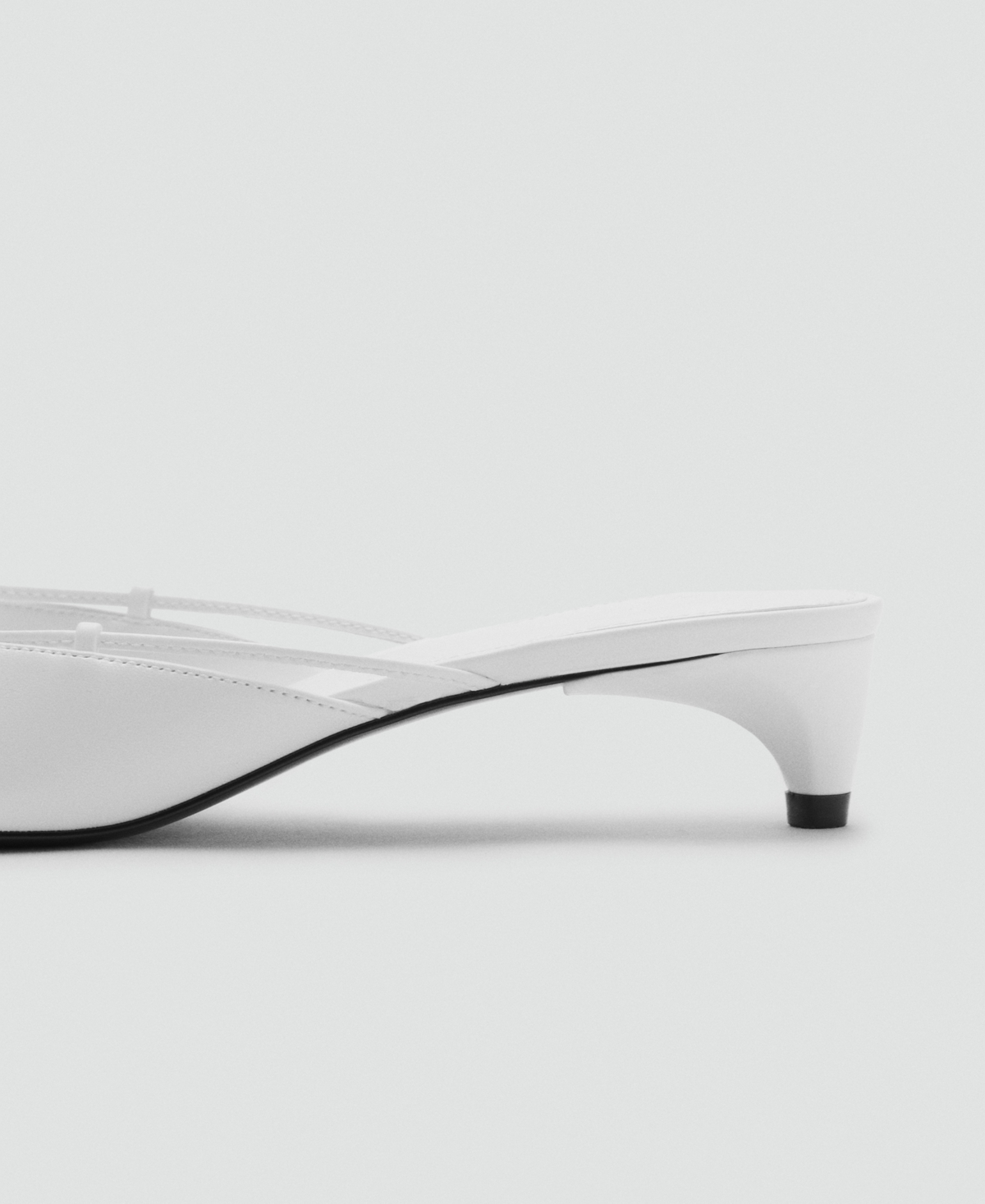 Mango Pointed Toe Pump In White