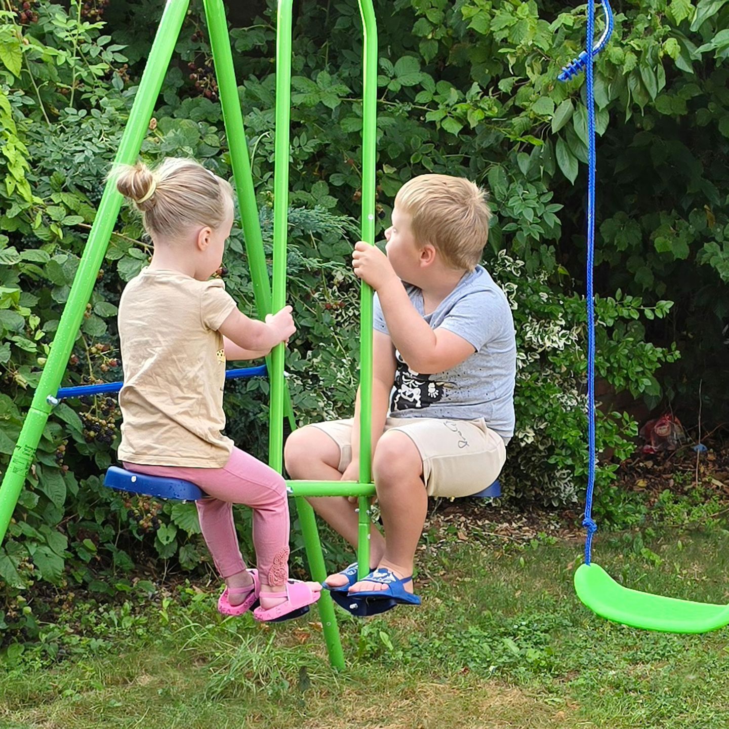 Детские игрушки Outsunny 2-in-1 Metal Swing Set with Adjustable Swing Seats & Glider, Ages 3+ — фото 8