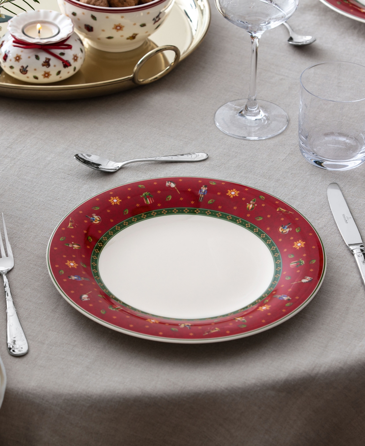 Villeroy & Boch Toys Delight Red Round Dinner Plate In Multi