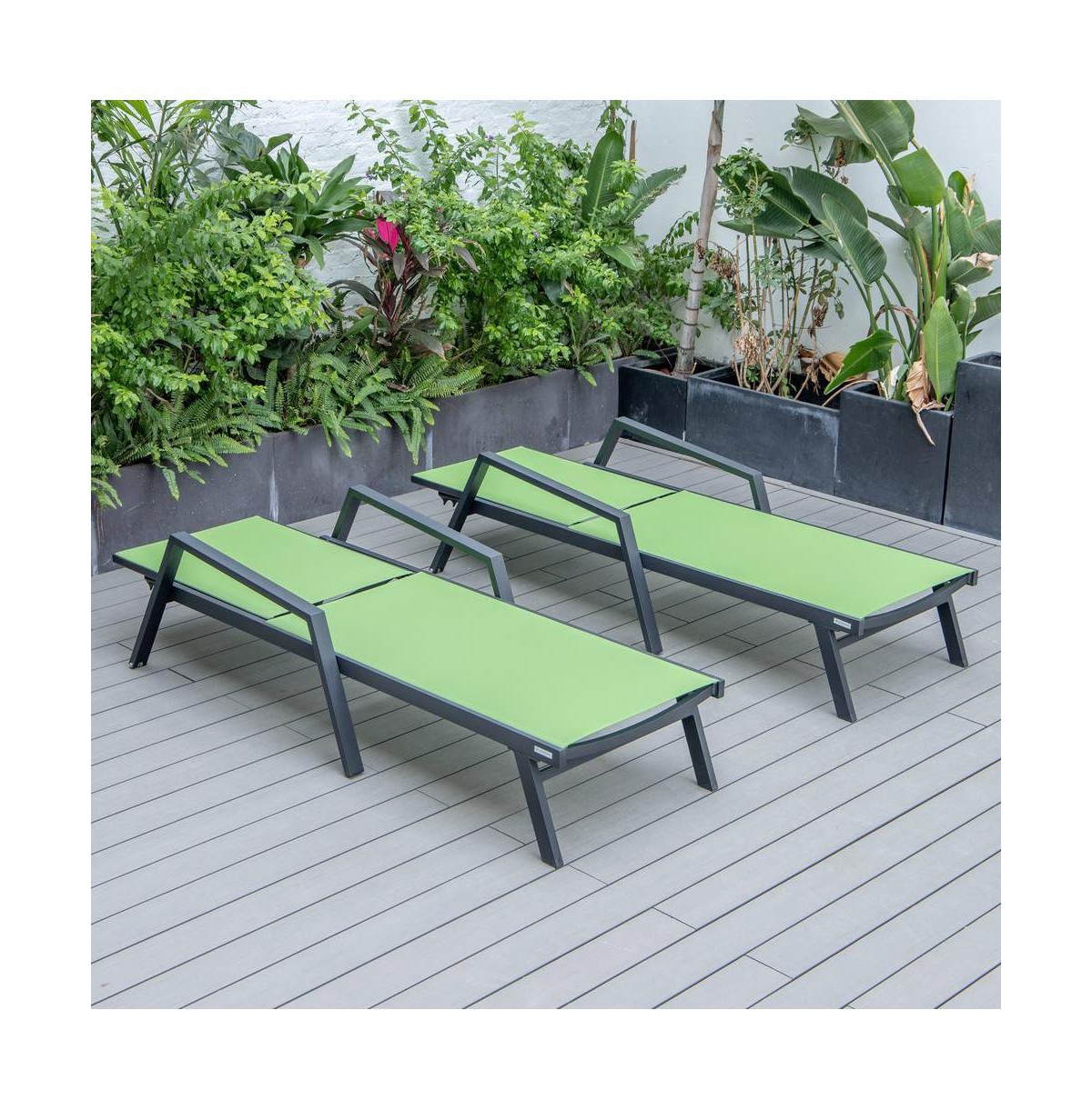 LeisureMod Lounge Chair With Armrests in Black Aluminum Frame