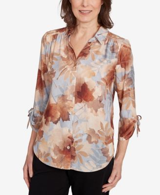 Women's Classic Textured Leaf Button Front Top