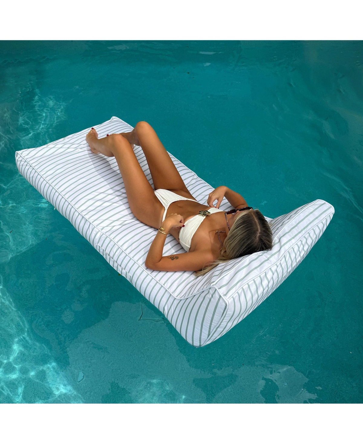 Sunnylife Luxe Lie-On Lounger: La Palma Sage Stripe