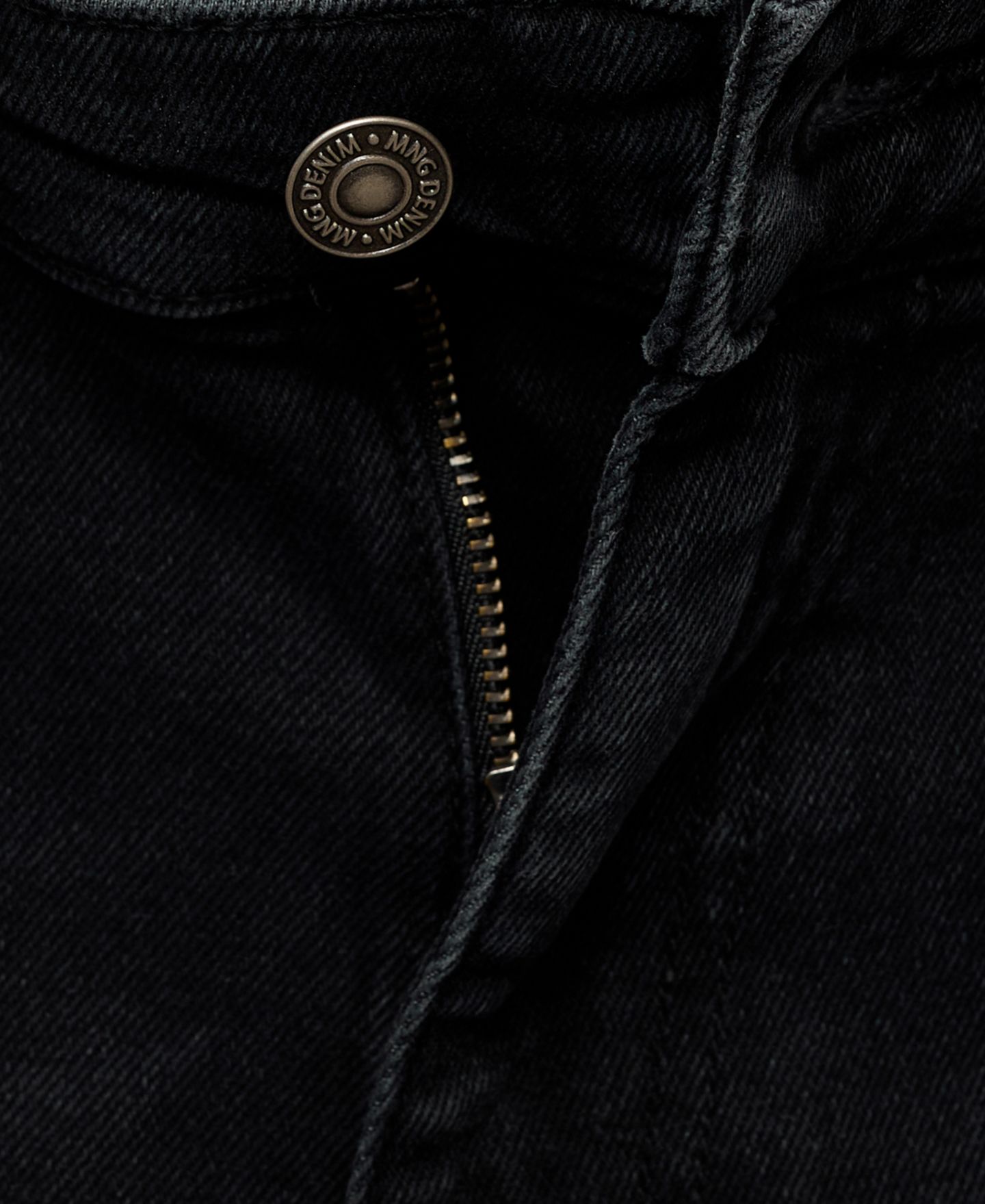 Мужские шорты MANGO Slim-Fit Denim Bermuda, цвет: Чёрный джинсовый — фото 7