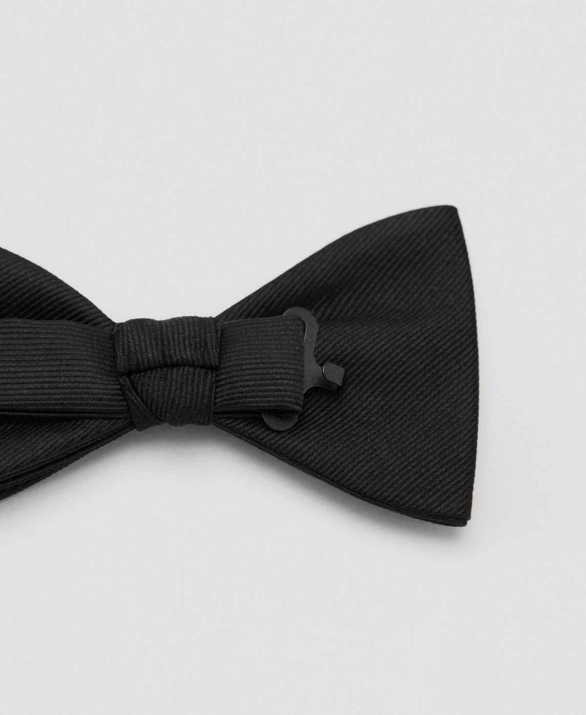 Mango Solid Twill Pre-tied Bow Tie In Black