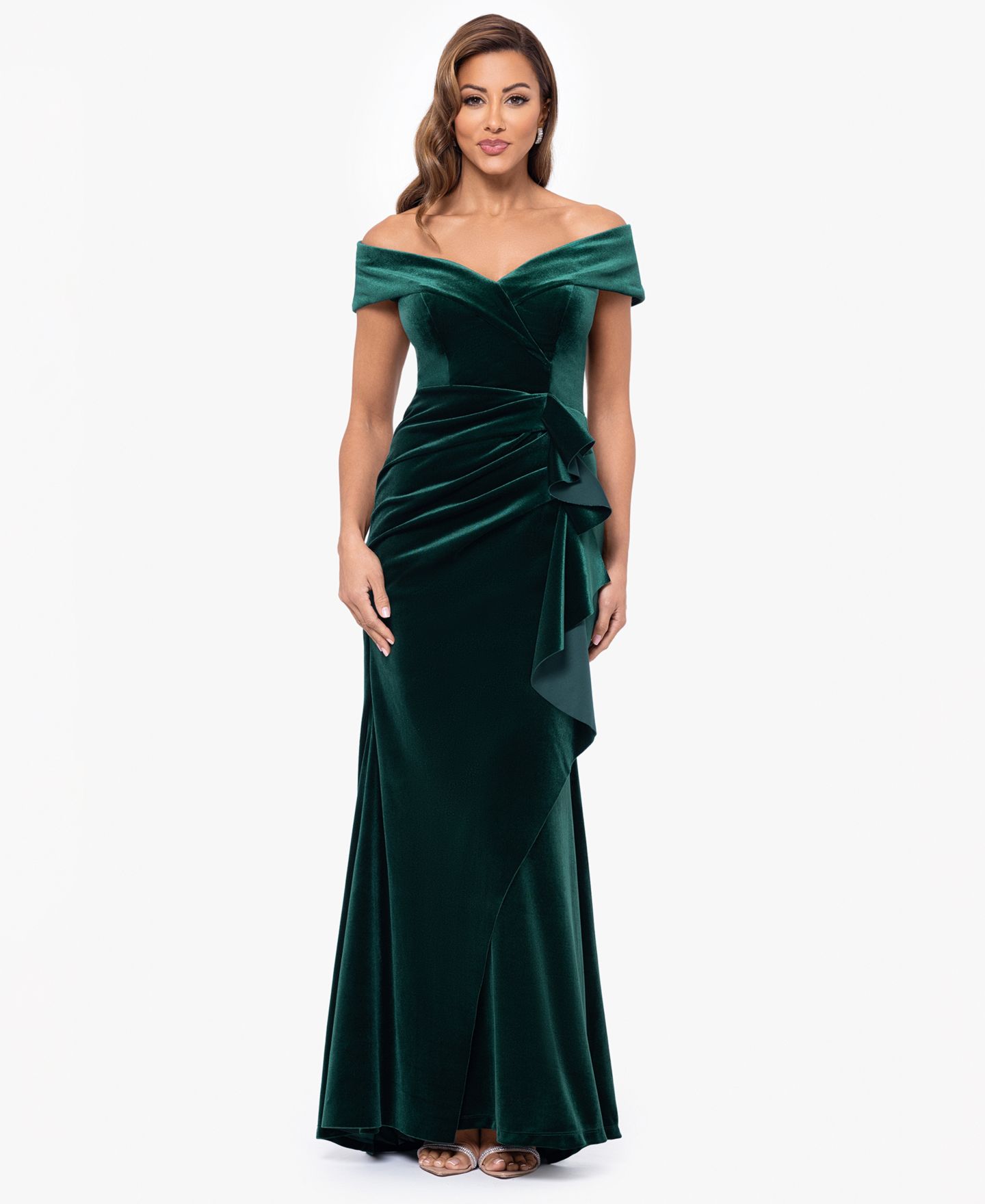 Женское платье XSCAPE Off-The-Shoulder Ruffle Velvet, цвет: Тёмно-зелёный — фото 1