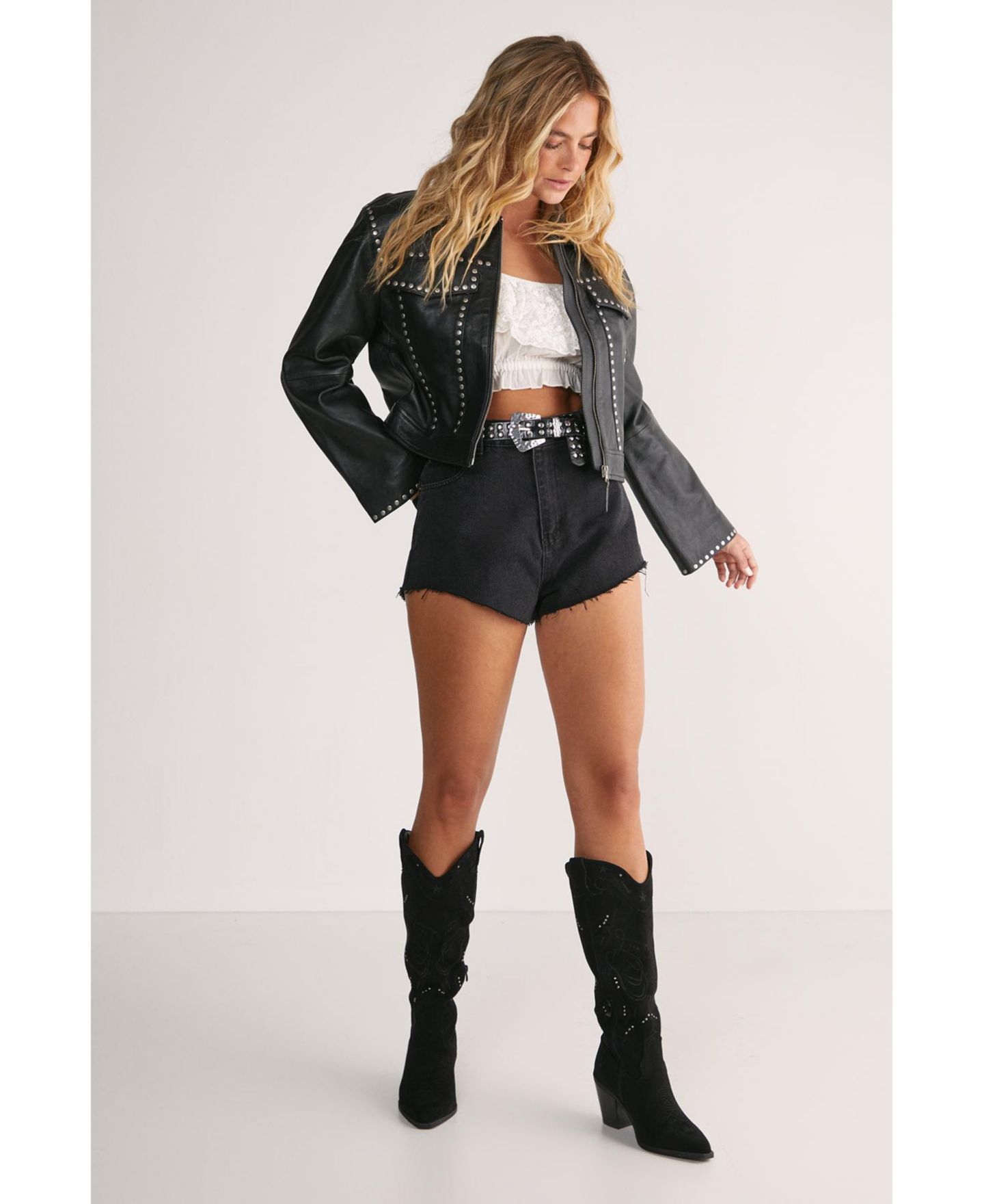 Женская куртка Nasty Gal Leather Studded Cropped Jacket, цвет: Чёрный — фото 4