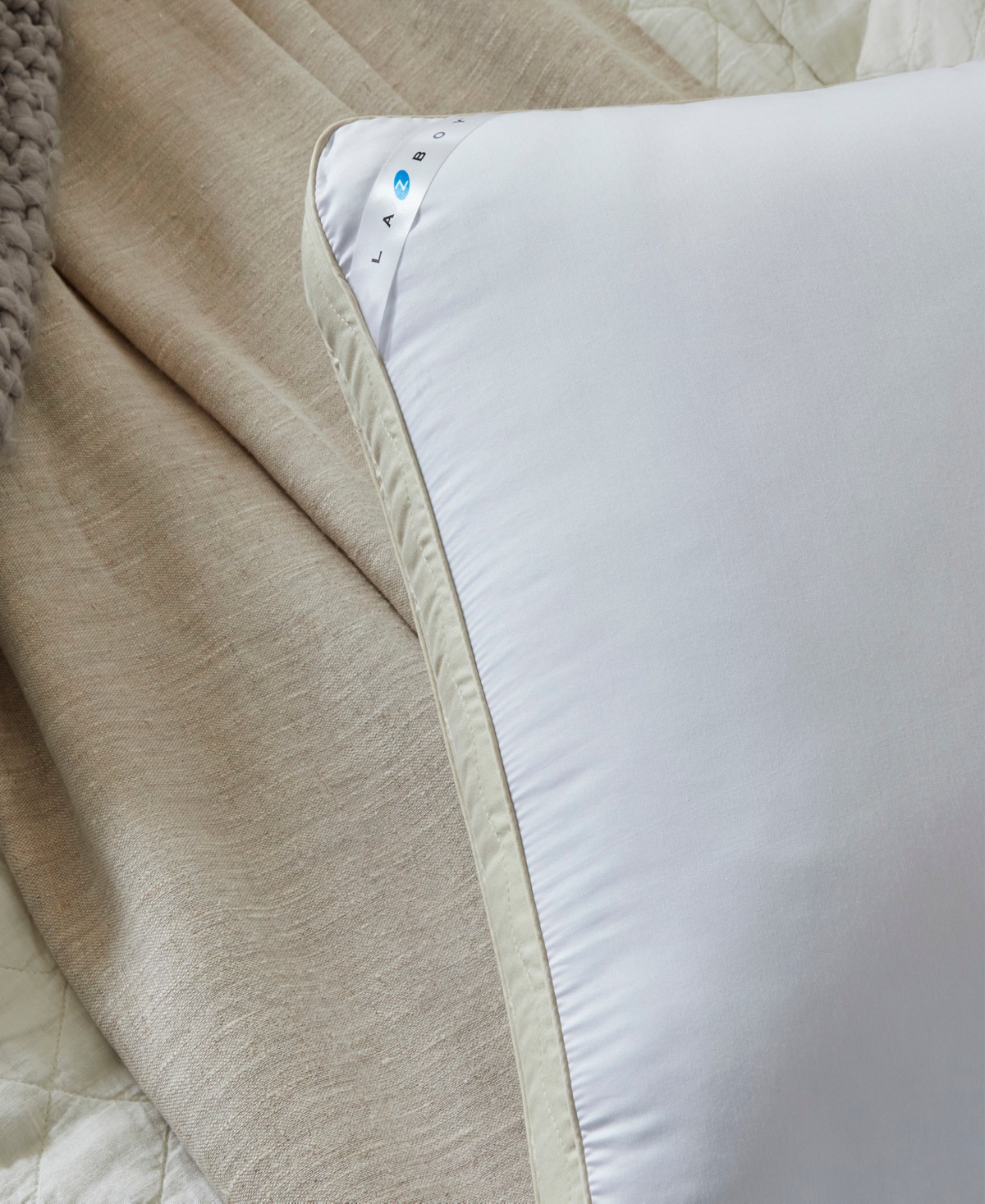 La-z-boy Hybrid Bliss Memory Foam Core Pillow, Standard/queen In White