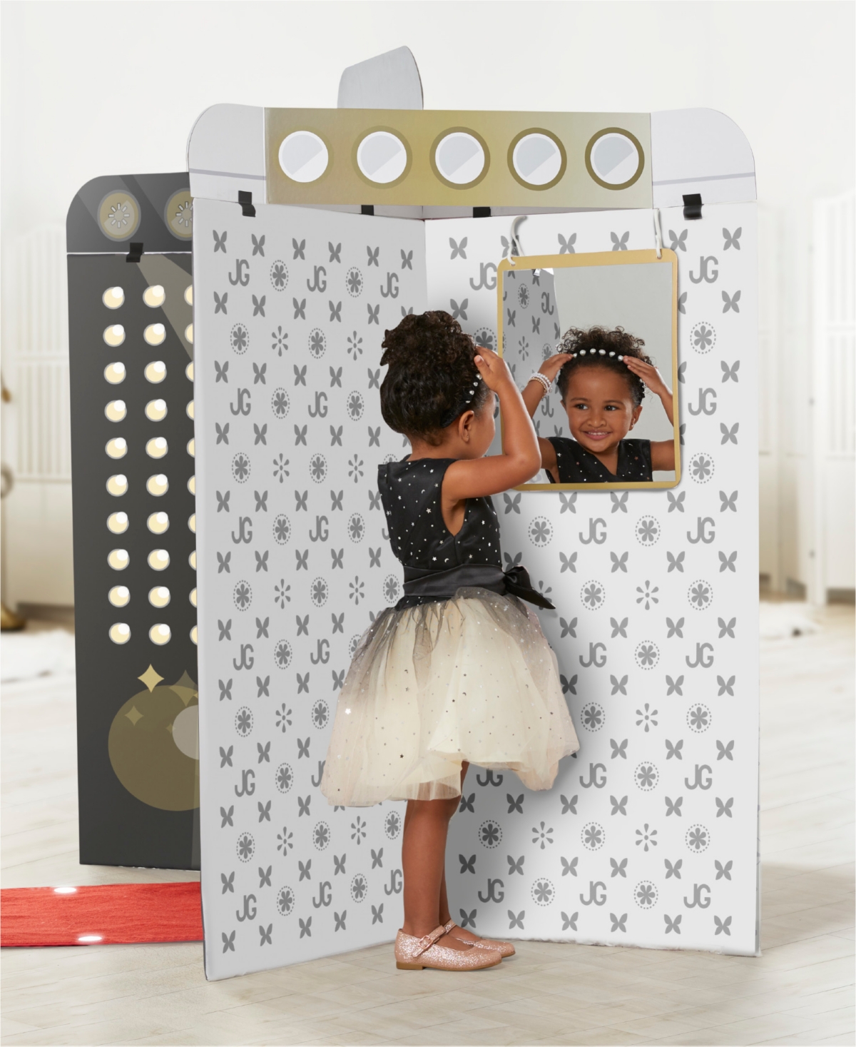 Journey Girls Glam Runway 4-sided Fashion Show Playset In Multi