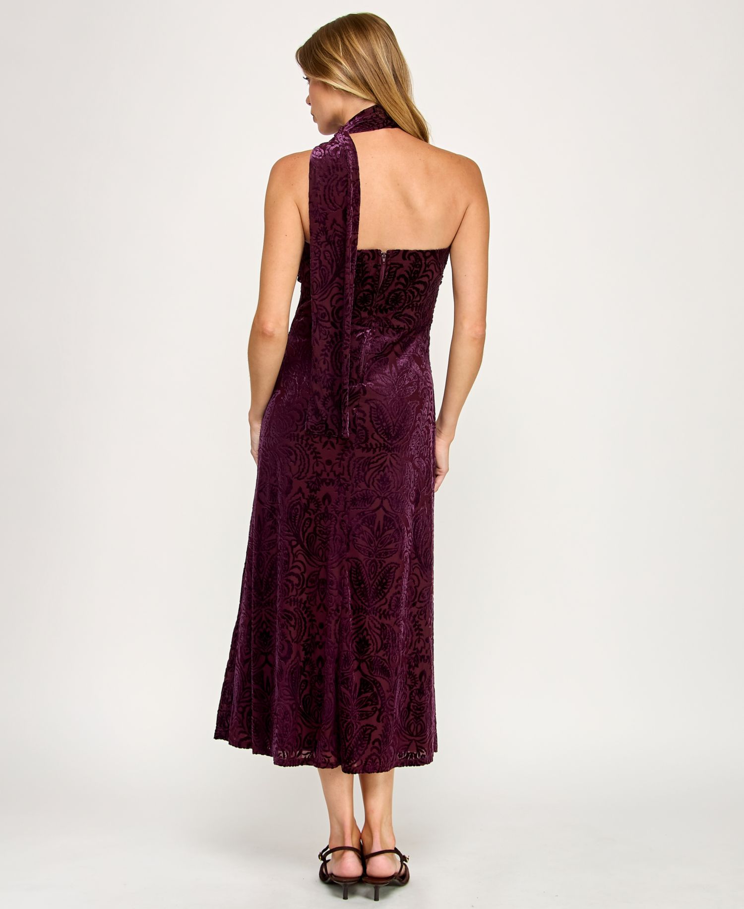 Juniors' Burnout Velvet Sleeveless Scarf Midi Dress