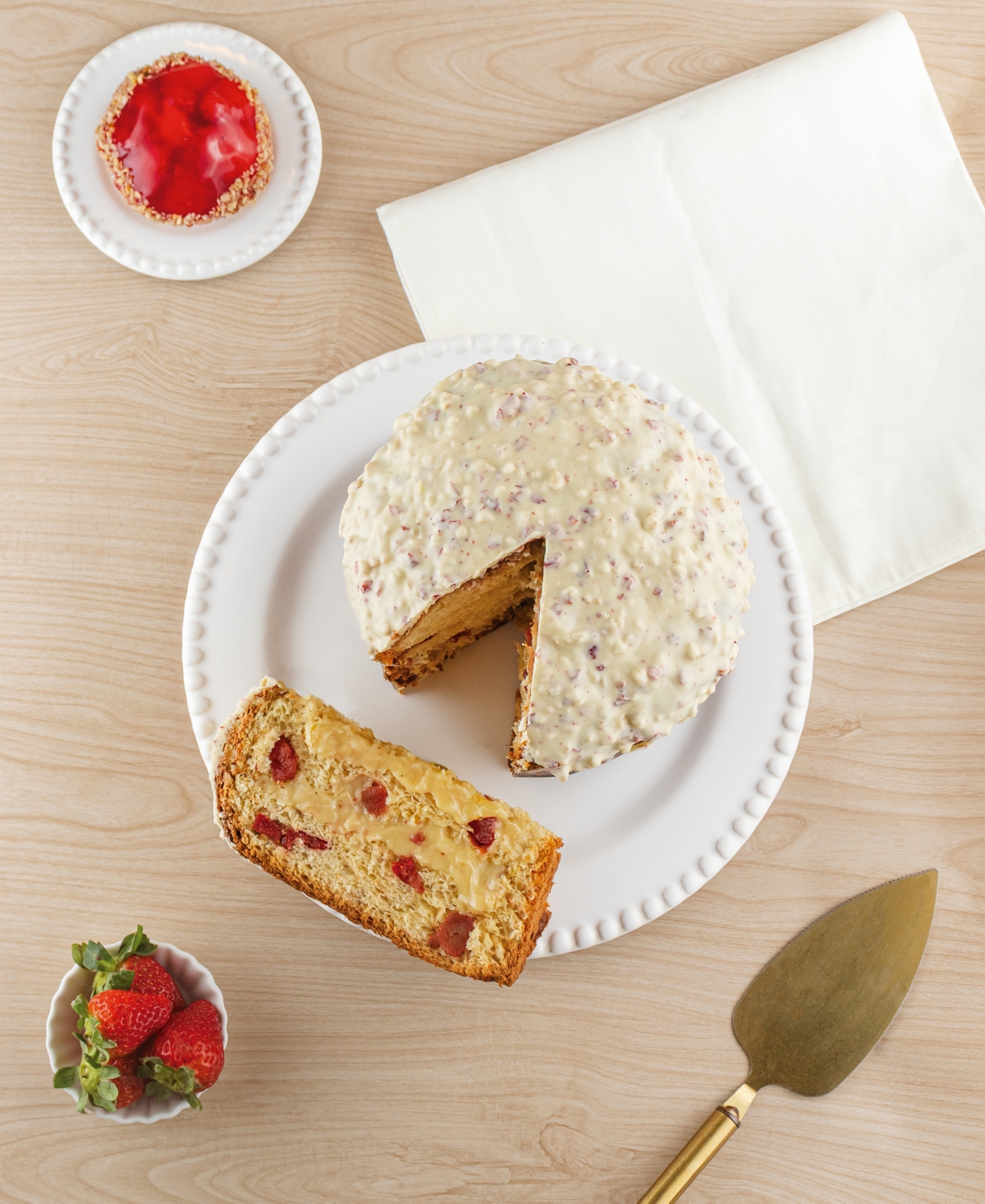 Ofner Strawberry Tart Panettone, 35.27 oz In Transparent