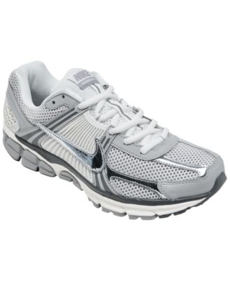 Nike - Men's Zoom Vomero 5 Casual Sneakers