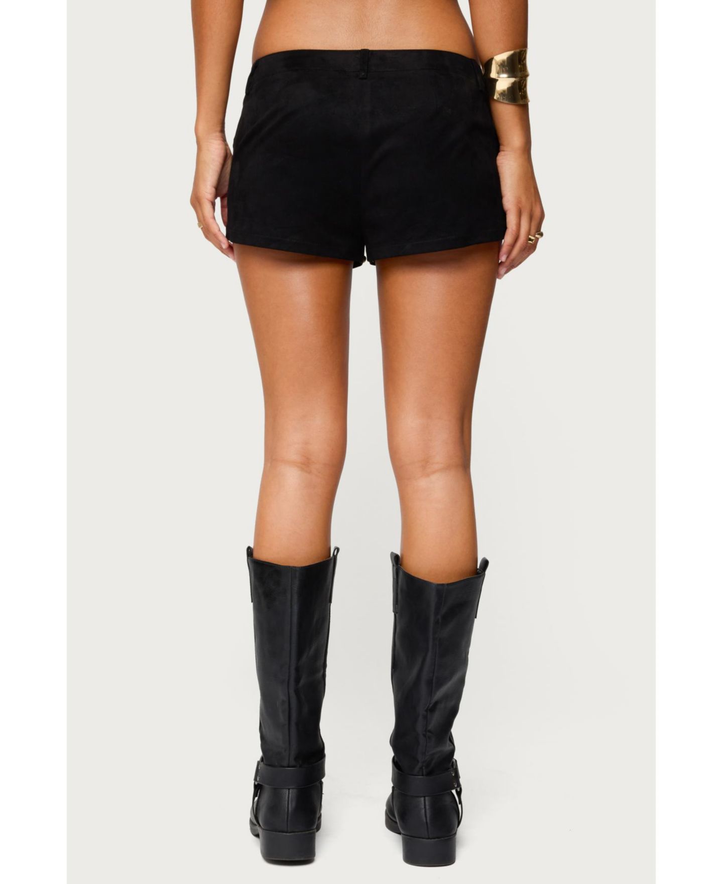 Женские шорты Edikted Studded Faux Suede Micro, цвет: Чёрный — фото 2
