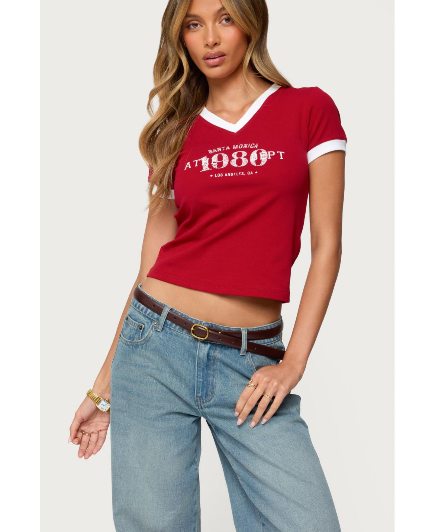 Женская футболка Edikted Santa Monica V Neck, цвет: Красный — фото 4