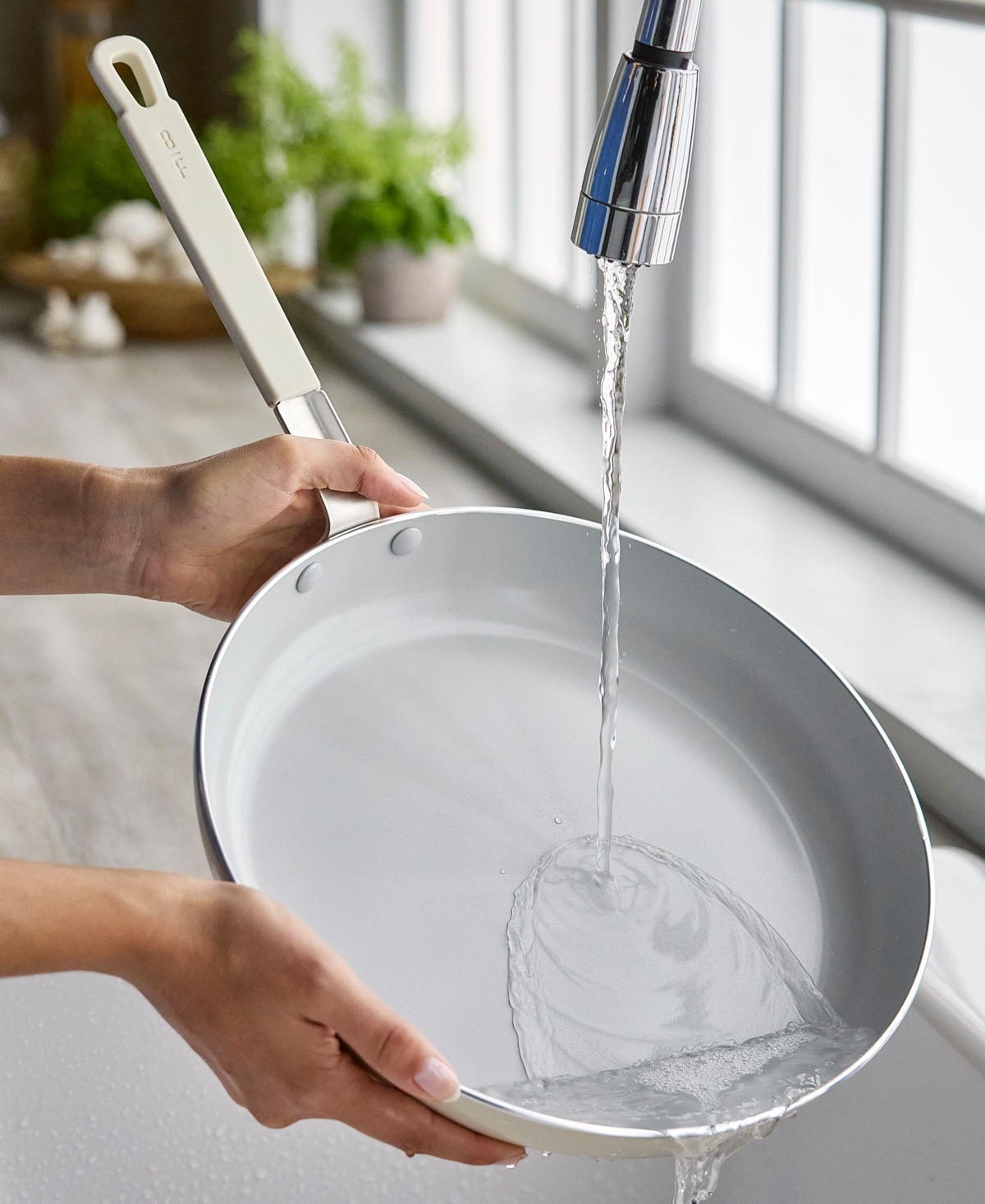 Greenpan Bobby Flay Ceramic Nonstick 12" Frypan In Neutral