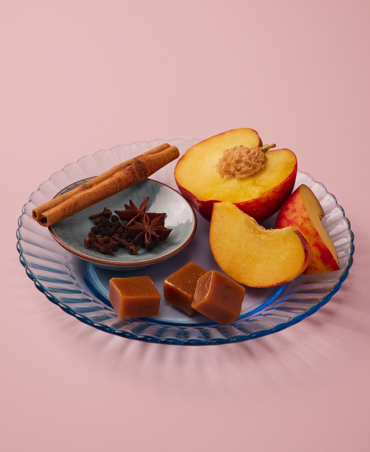 Le Bon Garçon Bitten Peach Caramels Box, 6 oz In Transparent