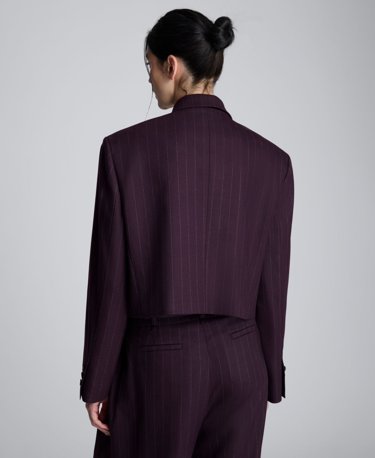Женский пиджак Kenneth Cole Cropped Pinstripe Double Breasted Blazer, цвет: Тёмно-бордовый разноцветный — фото 4