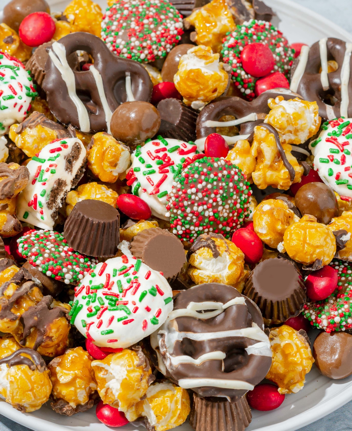 Bonnie & Pop Christmas Musical Popcorn Tin, Small In Transparent