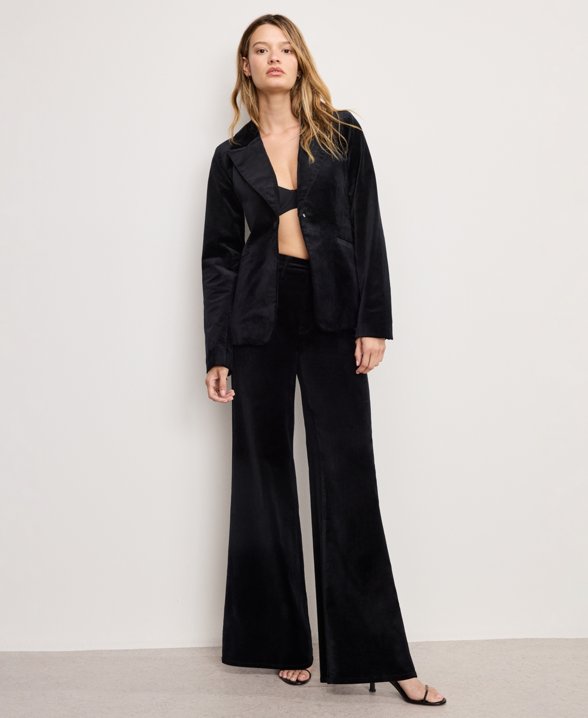 Good American Women's Long Sleeve Velvet Sculpted Blazer, Regular and Plus Size