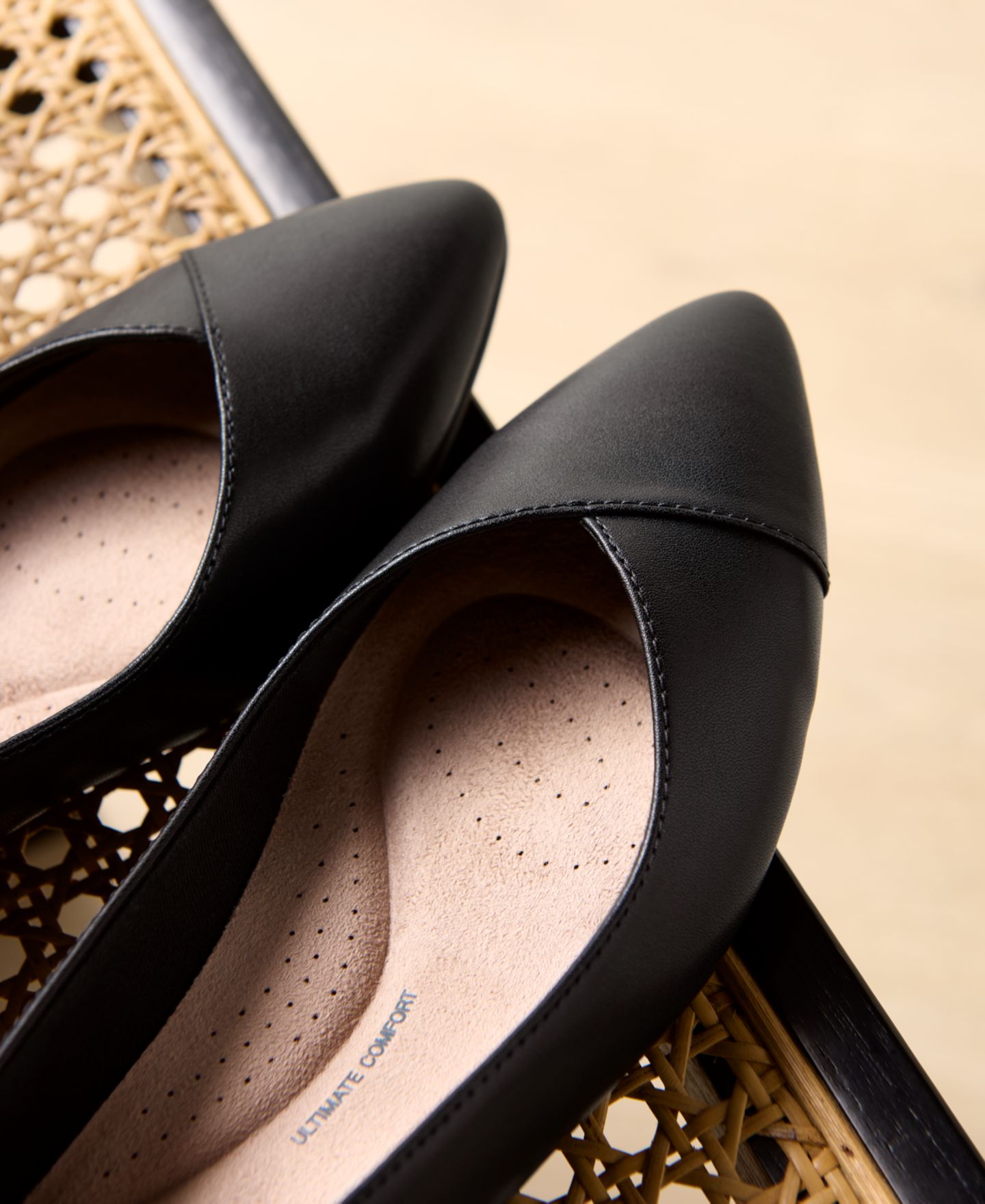 Женские балетки Clarks Collection Natalyn Wish с острым носом, цвет: Чёрный кожаный — фото 4