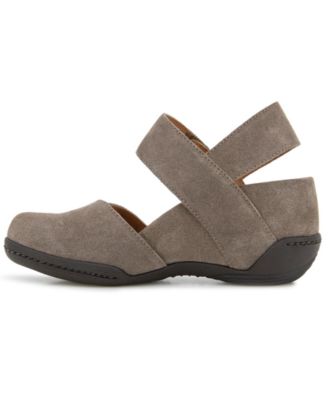 Women's Nia Casual Wedge Shoe