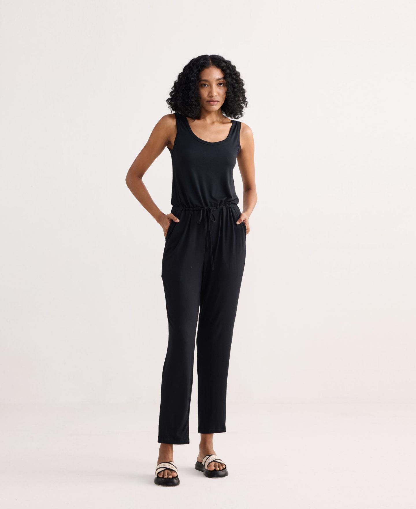 Женский комбинезон Reistor Relaxed Drawstring Jumpsuit in Black, цвет: Чёрный — фото 3