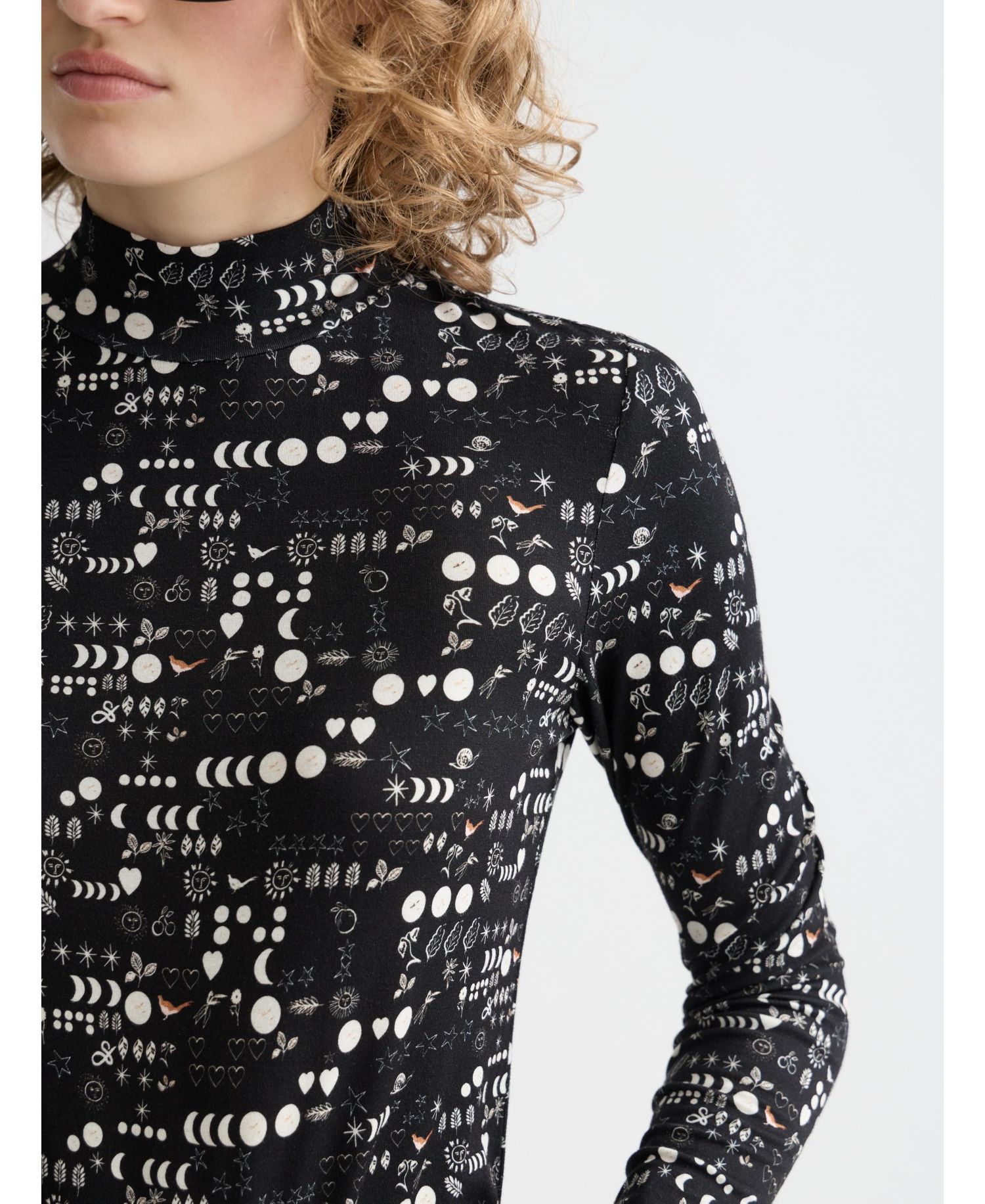 Women's All Over Printed Mock Neck Long Sleeve T-shirt