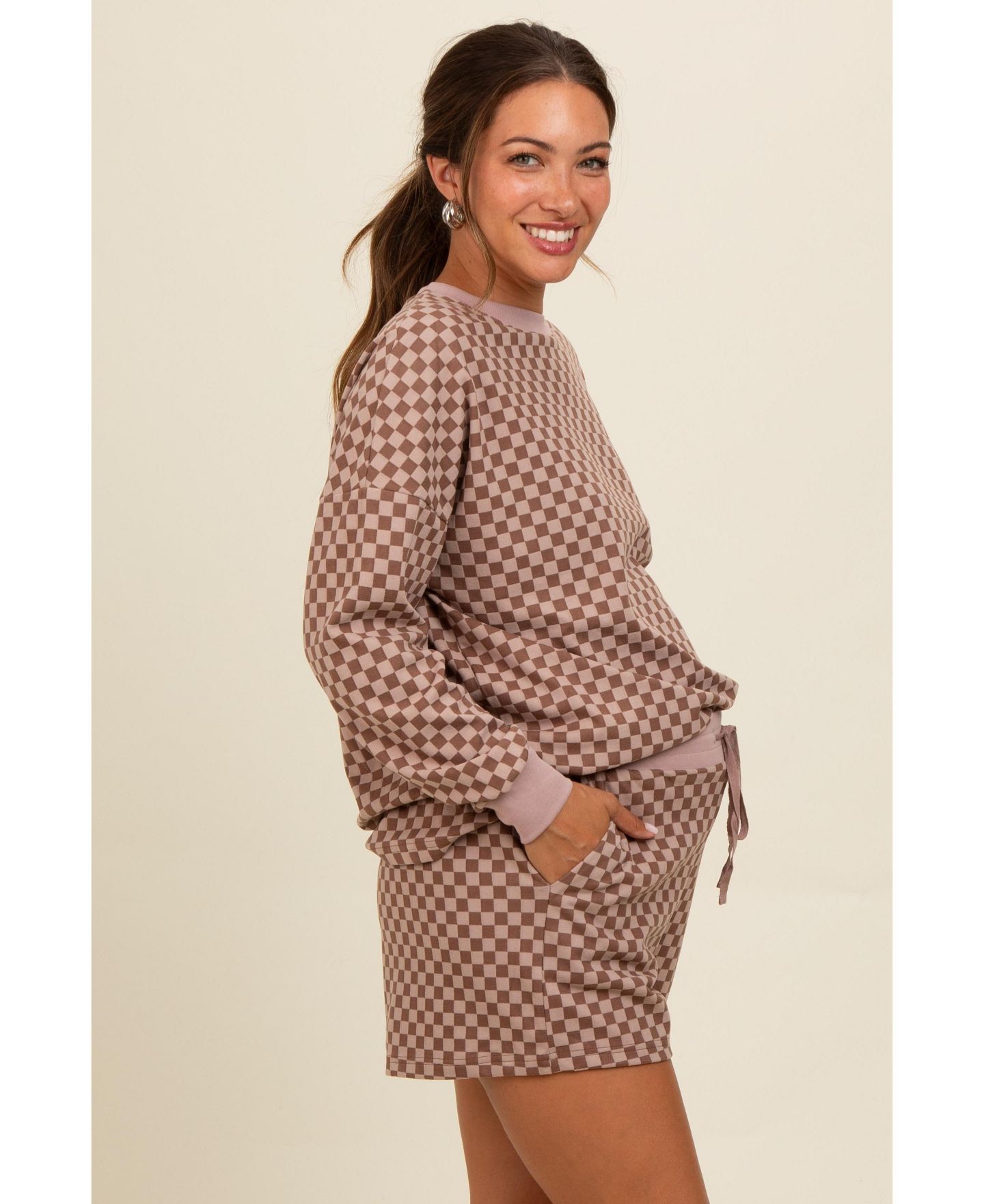 Женский комплект Pinkblush Mocha Checkered Plaid Pullover Shorts Set, цвет: Мокко — фото 5