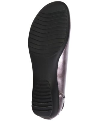 Women's Vivian Round Toe Flats