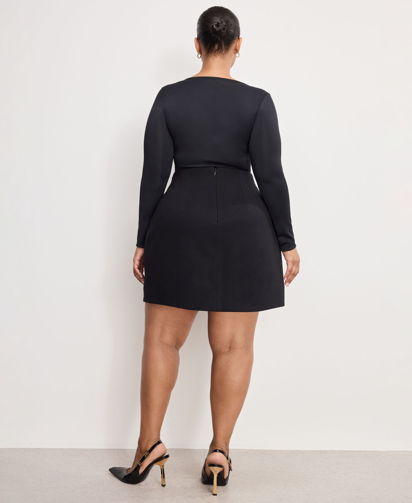 Женская юбка Good American Back Zipper Mini Skirt, Regular and Plus, цвет: Чёрный — фото 9