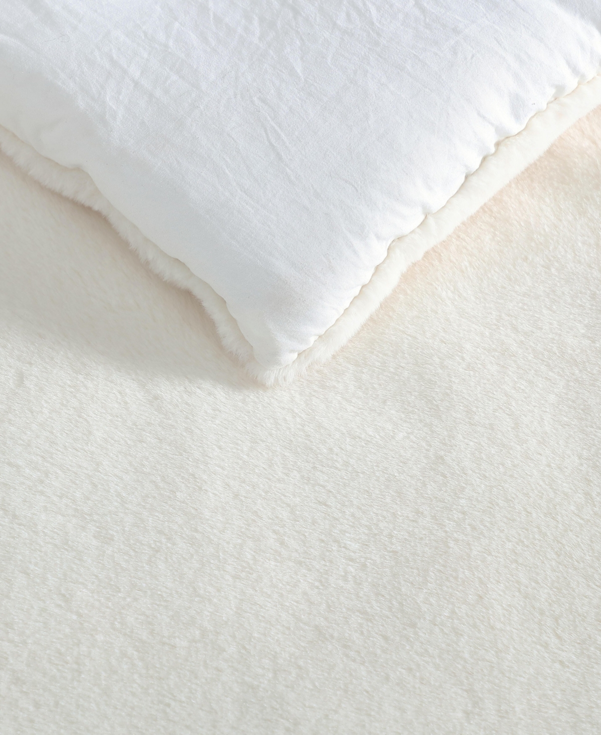 Vera Wang Signature Solid Faux Fur 3-pc. Comforter Set, Queen In White