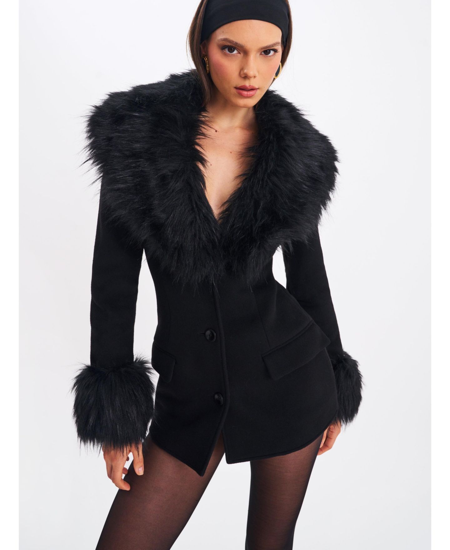 Женское пальто Miss Circle Hailee Black Single Breasted Wool Blend Mini Coat with Removable Fur Lapel — фото 8