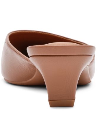 Women's Pointe Low-Heel Pumps