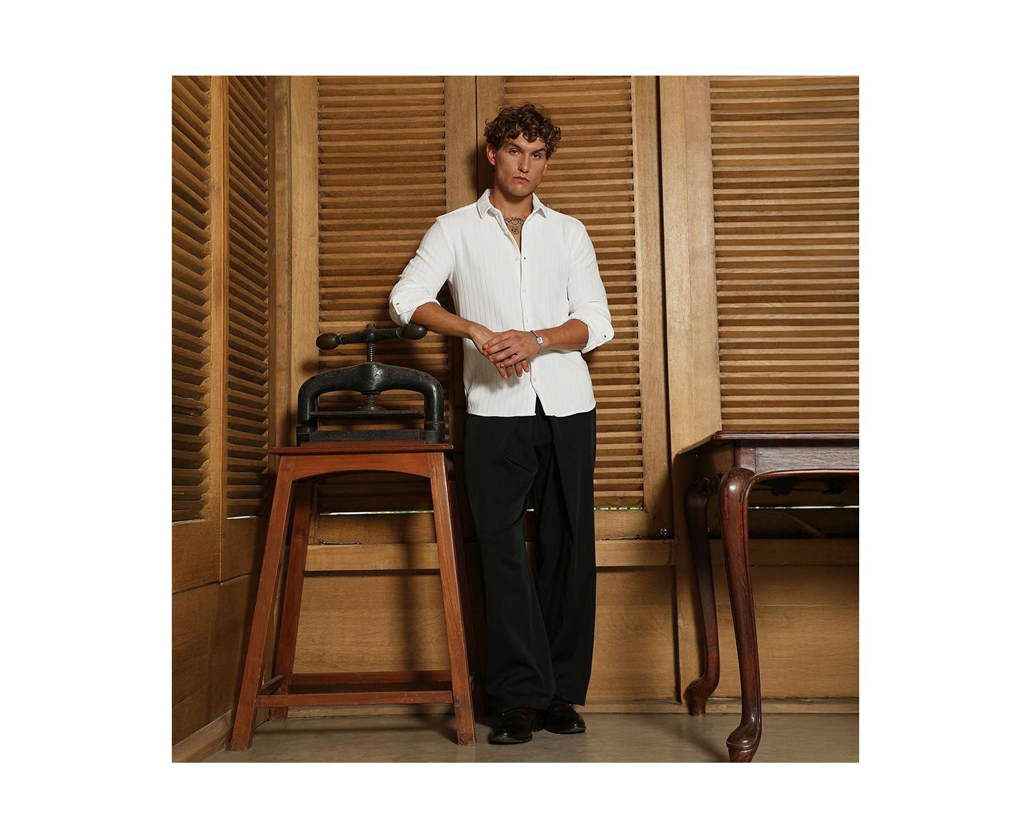 Men's Chalk White Chevron-Panel Tactile Shirt