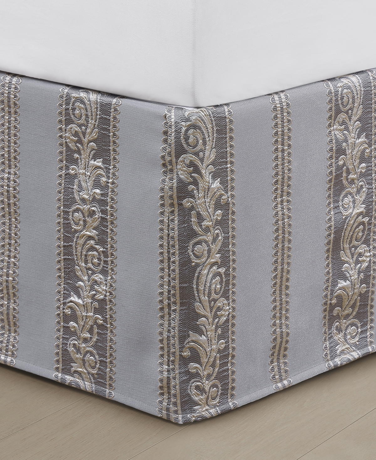 J Queen New York Krista Woven Damask 4-Pc. Comforter Set, California King