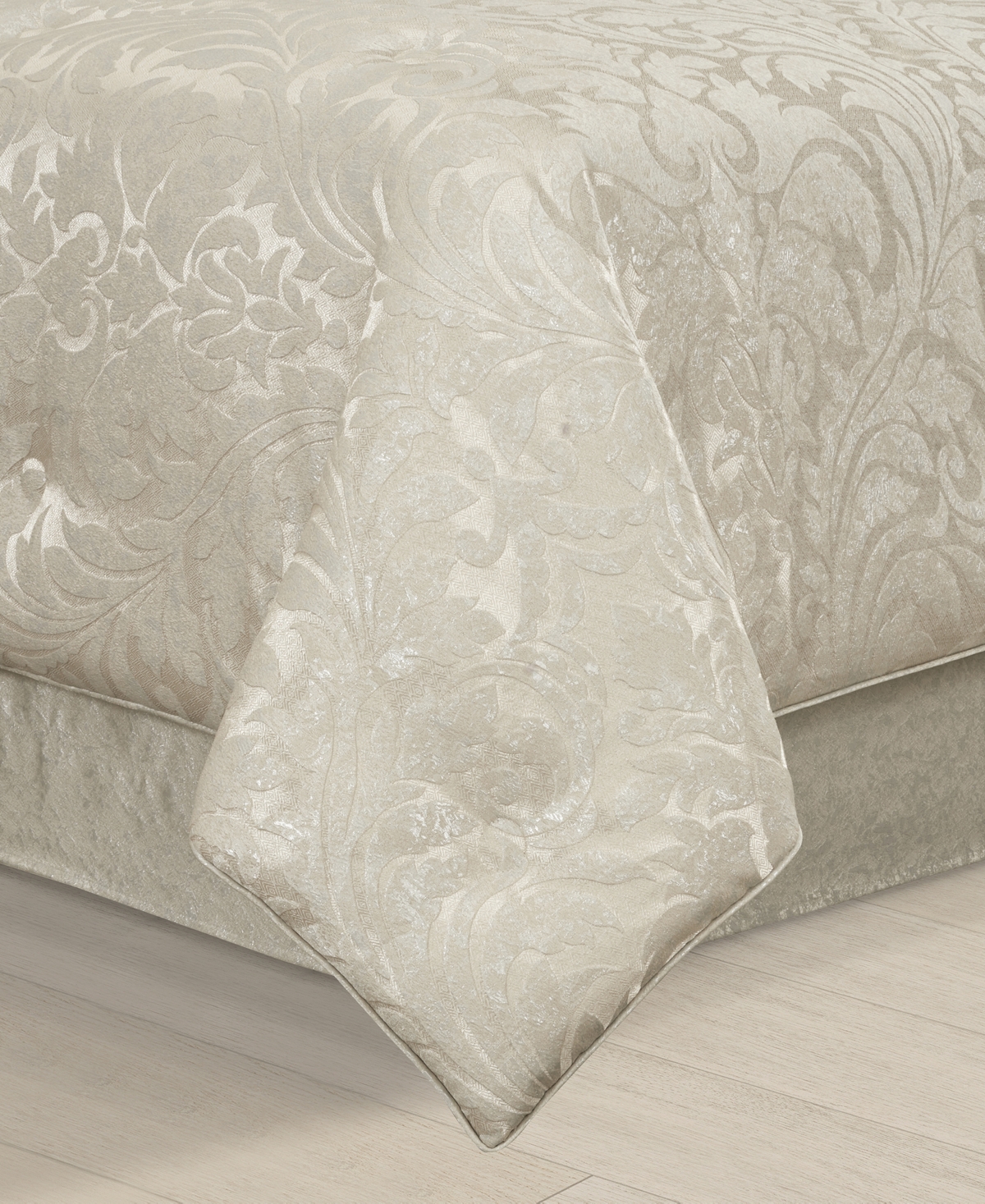 J Queen New York Celine Floral California 4-Pc. Comforter Set, King