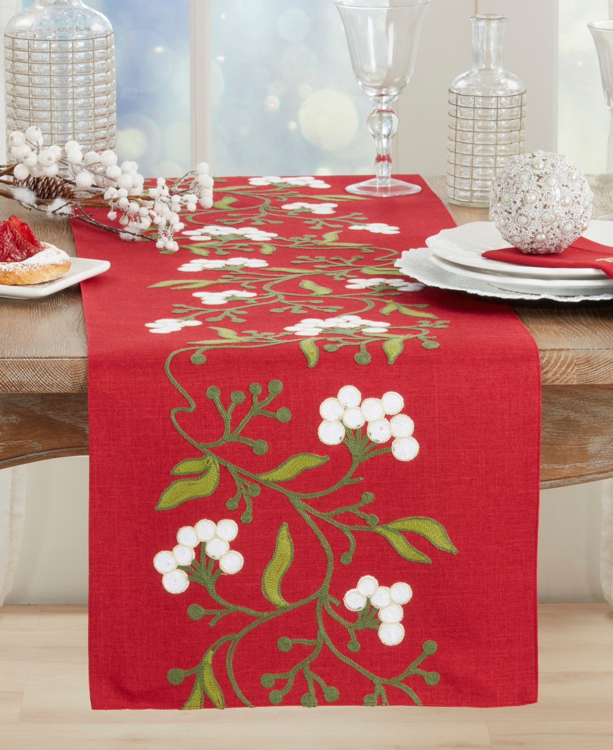 Saro Lifestyle Mistletoe Table Runner, 16" x 70"