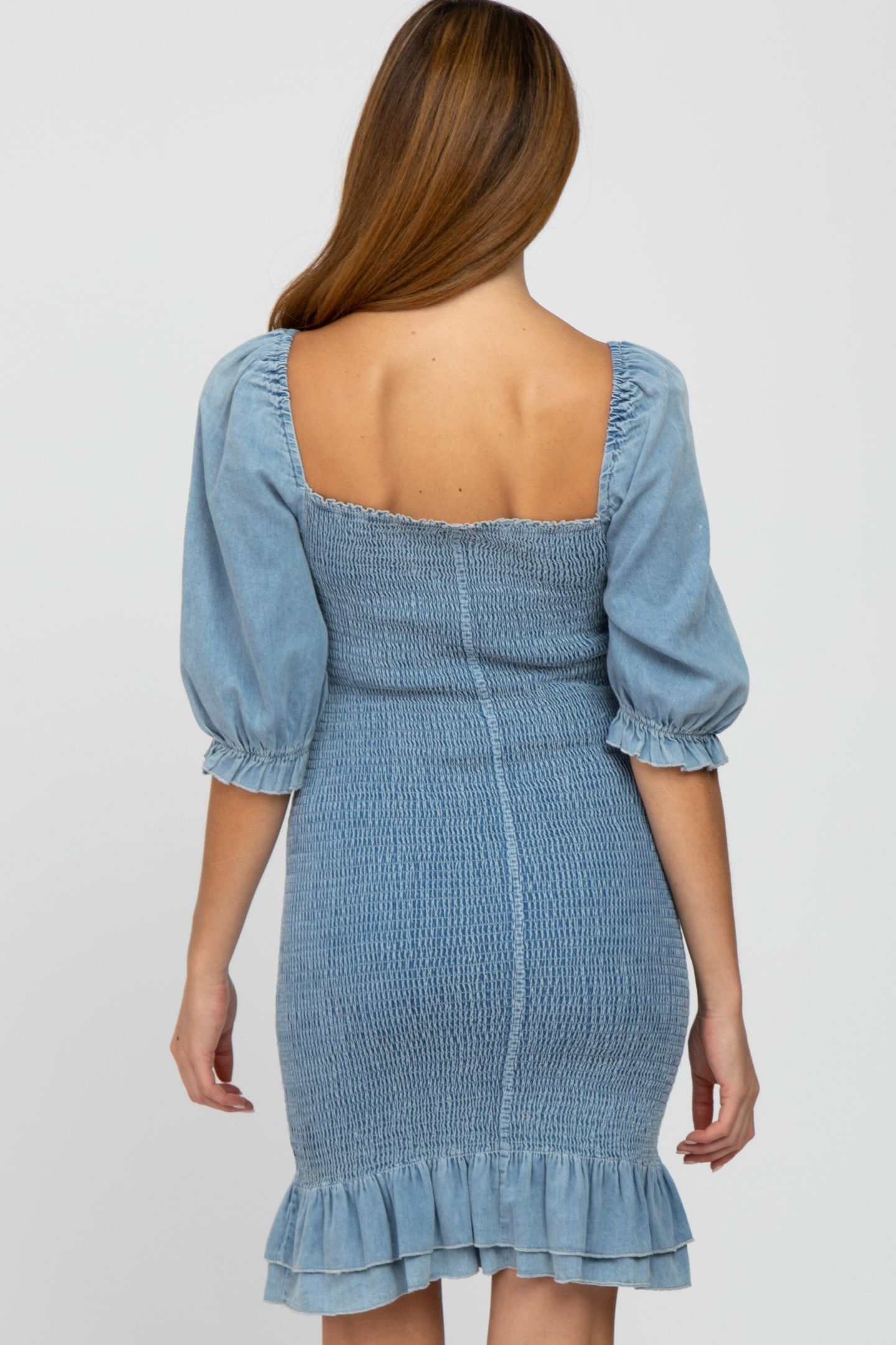 Женское платье Pinkblush Light Blue Square Neck Smocked Denim, цвет: Светлый синий — фото 6