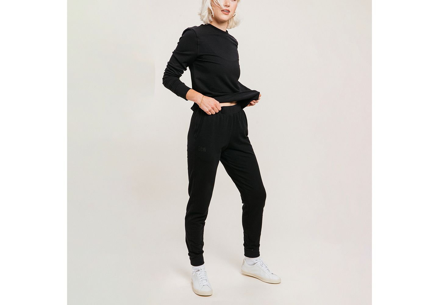 Женский свитшот Ocio SoftCore Classic Crewneck, цвет: Чёрный — фото 2