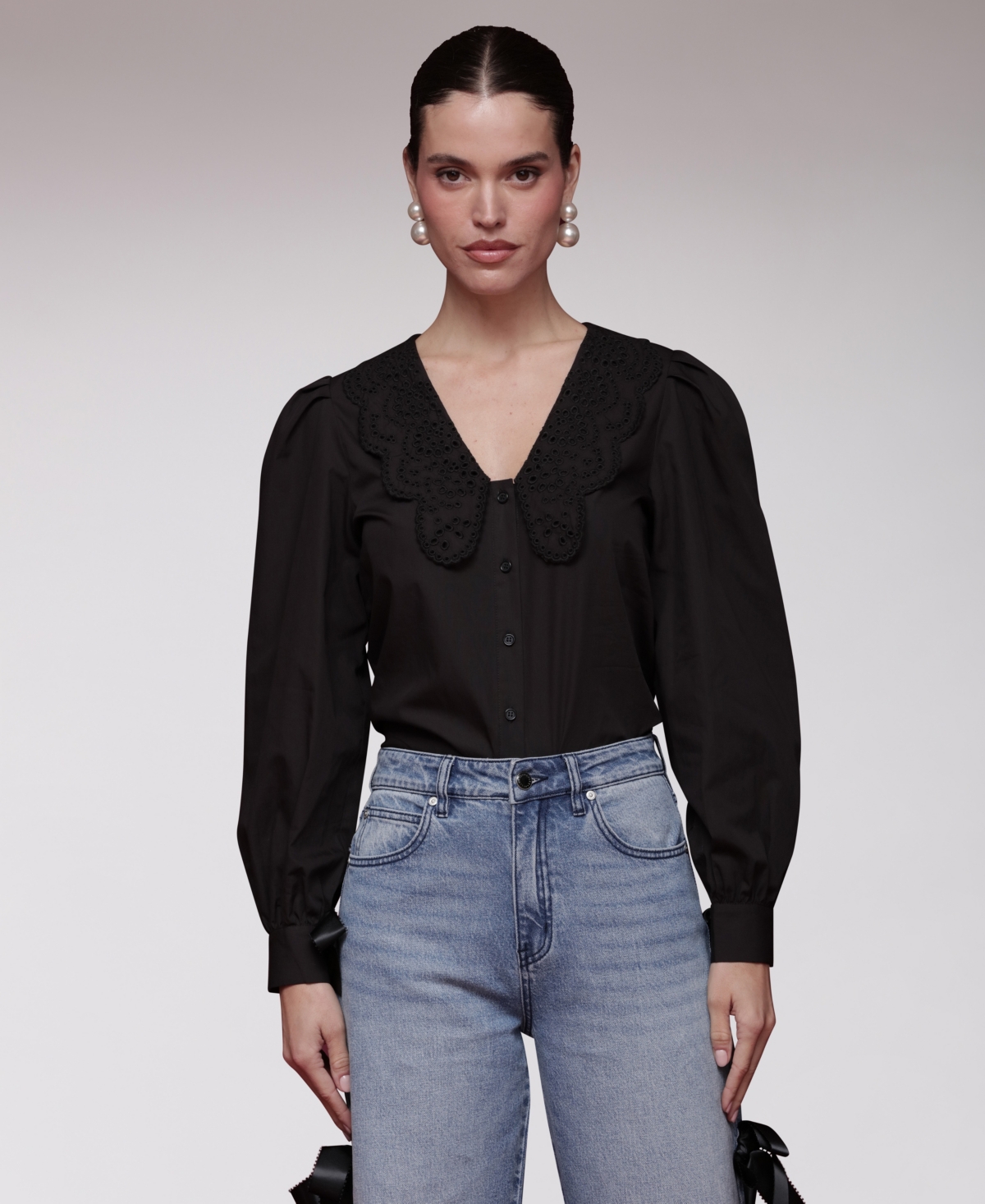 Avec Les Filles Women's Embroidered Woven V-Neck Top