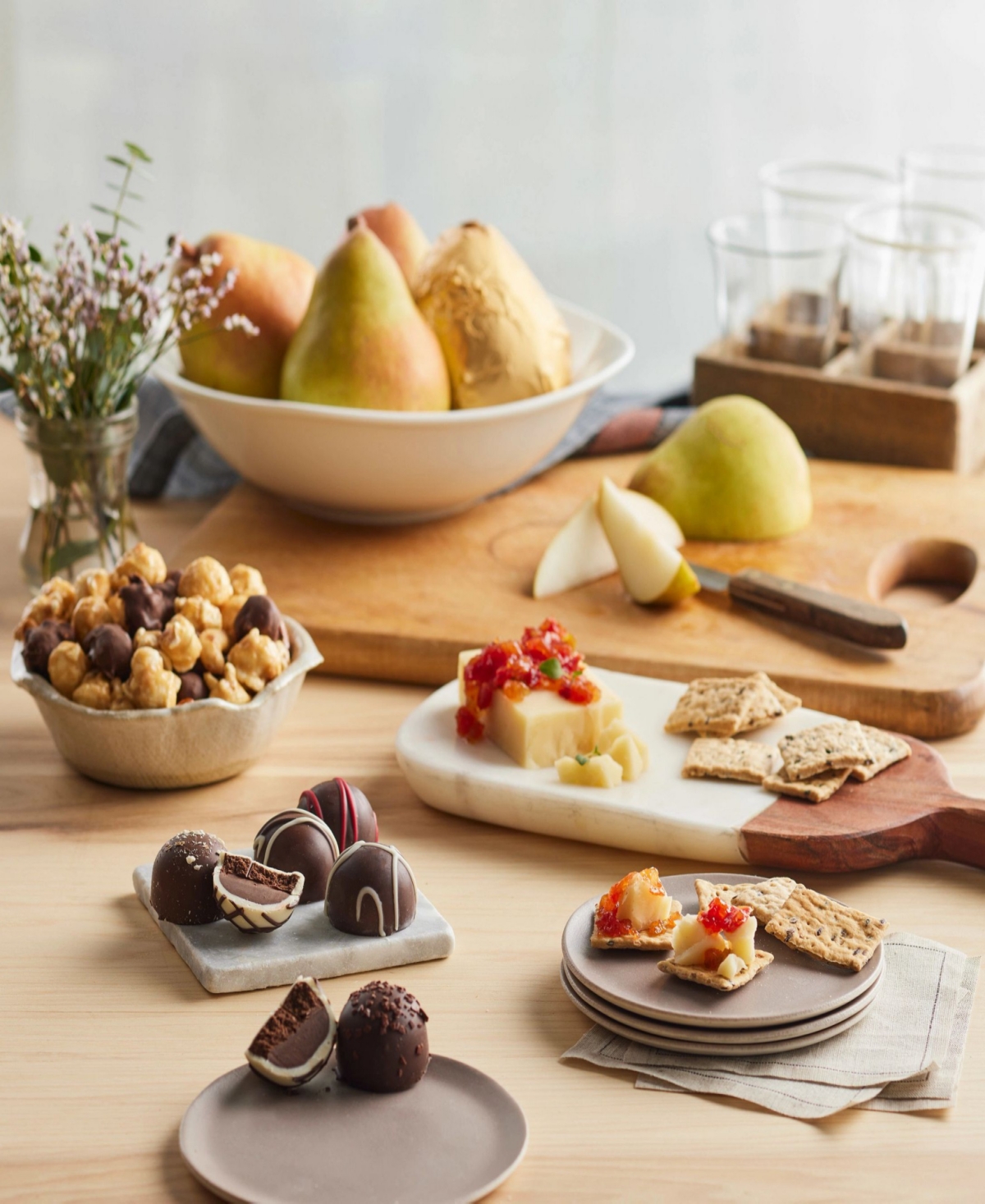 Harry & David Deluxe Favorites Gift Basket