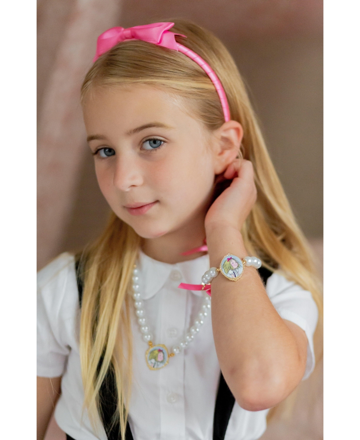 Bits & Bows Girls Eloise Bow Cameo Necklace