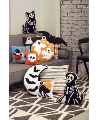 18" x 18" Ghost Hooked Throw Pillow