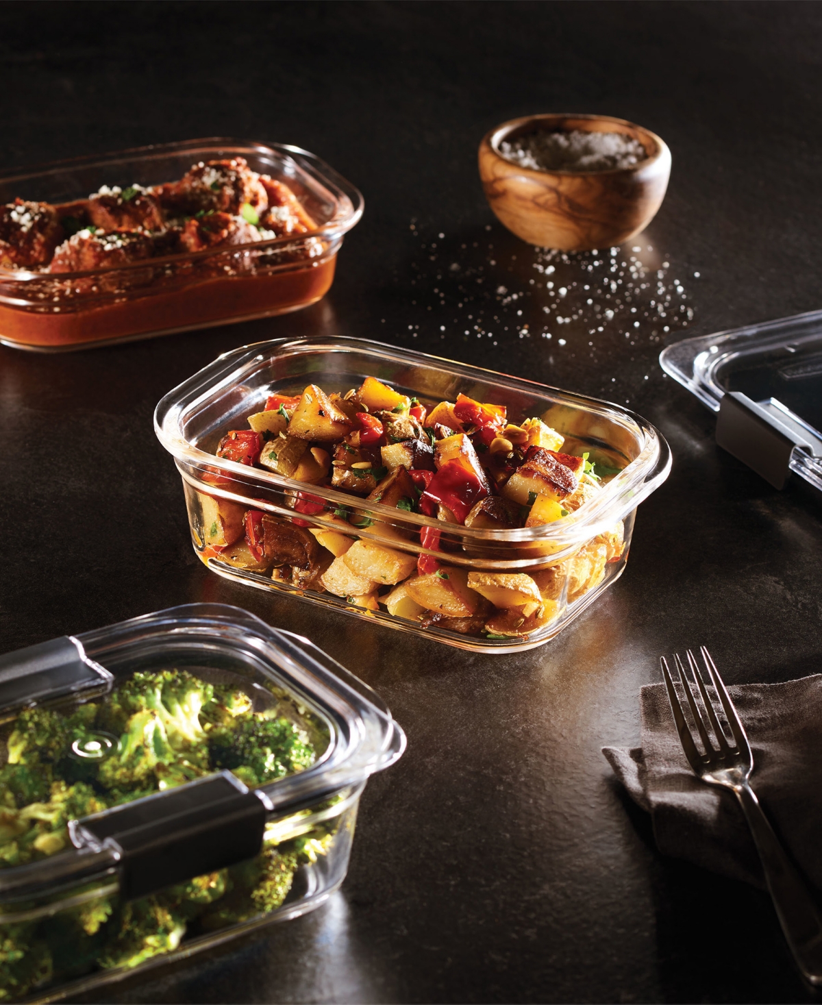 Rubbermaid Brilliance 8-cup Food Storage Container In Transparent