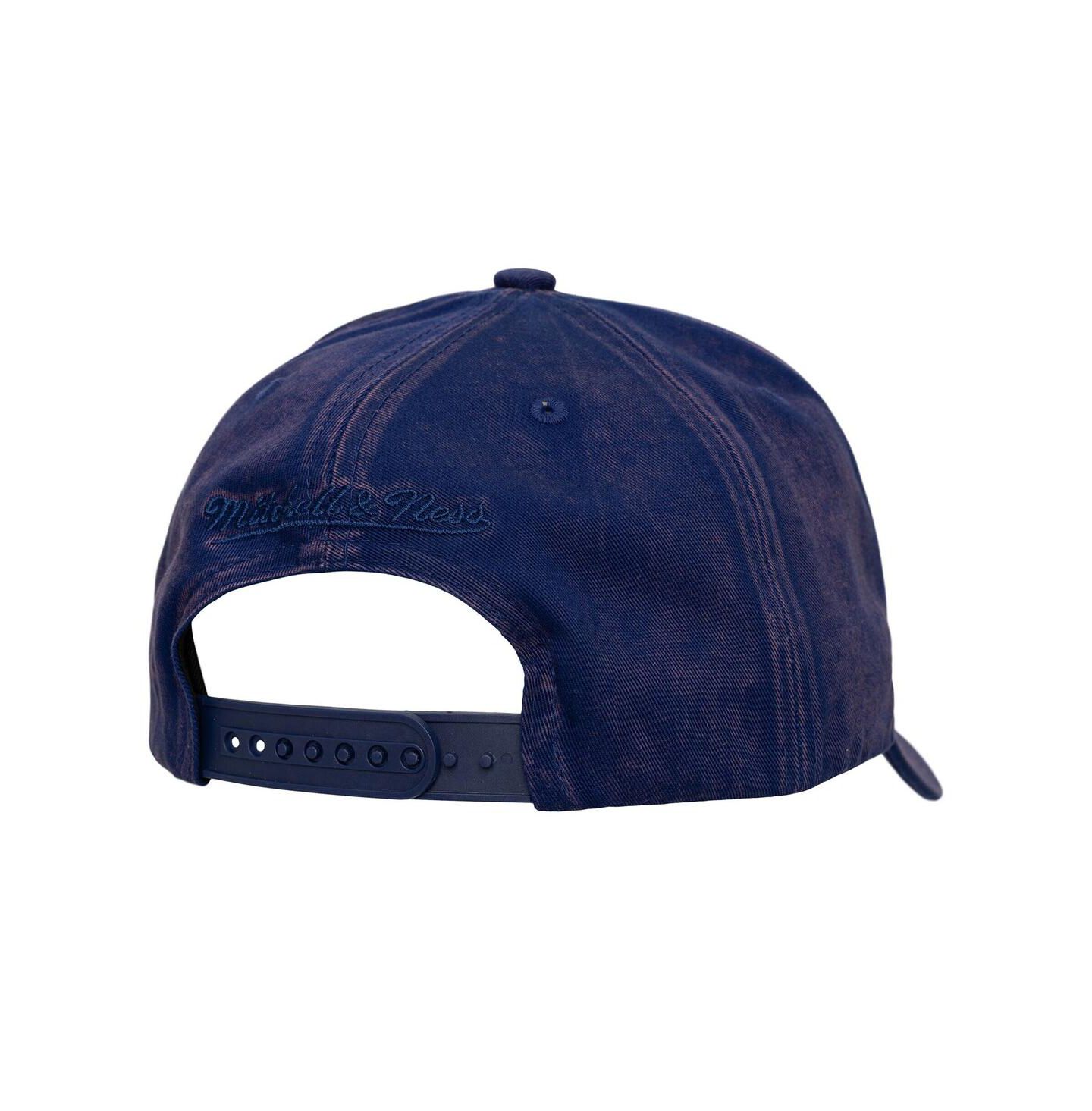 Мужская кепка Mitchell & Ness Navy Toronto Maple Leaf's Downtown Snow Wash Pro-Crown Adjustable Hat — фото 4